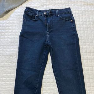 Express Brand Cropped Skinny, High Rise Denim. Dark wash. Size 6 Regular.